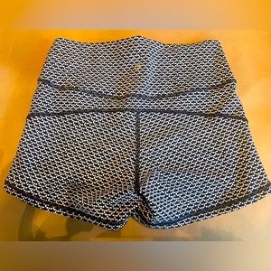Brand new LULULEMON boogie booty shorts 8